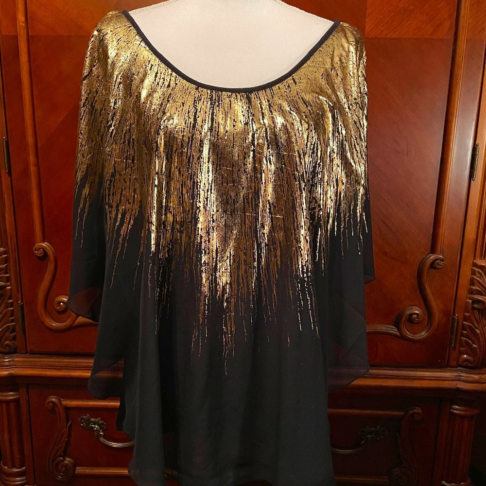 Gorgeous "Masseys" Top